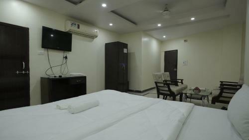 Hotel Paradise By Wb Inn