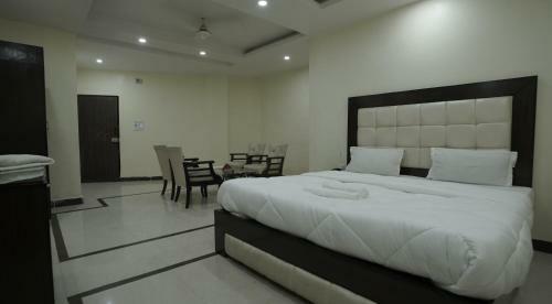 Hotel Paradise By Wb Inn