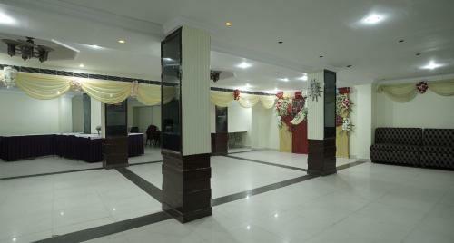 Hotel Paradise By Wb Inn