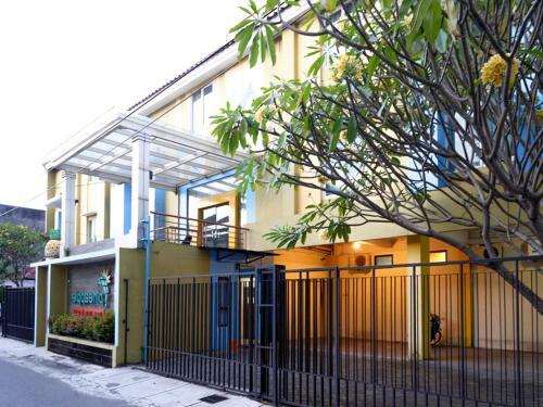 Hostal Pineapple Mansion Solo Redpartner