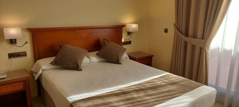 Hotel Mainake