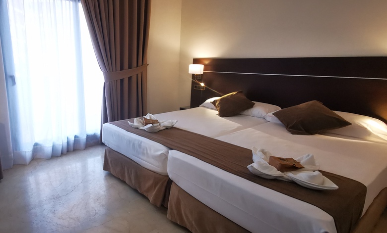 Hotel Mainake
