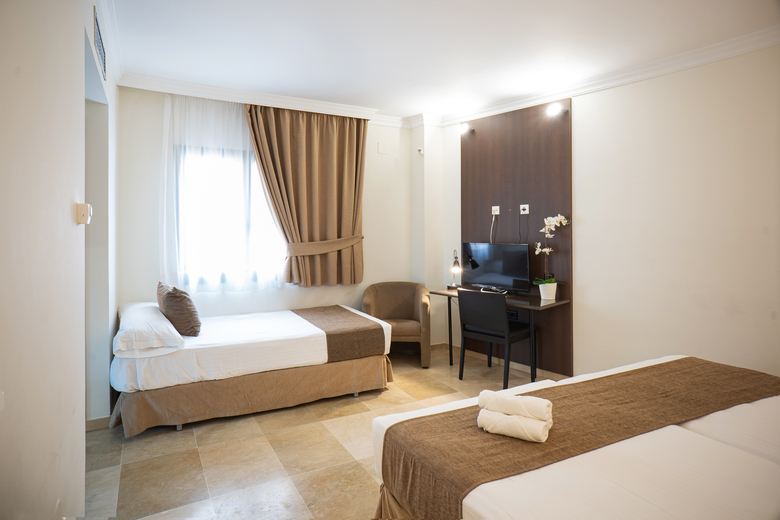 Hotel Mainake