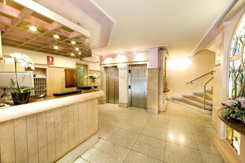 Hotel Monarque Rodeo