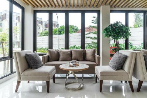 Hostal Reddoorz Plus @ Ecohome Citra Raya Tangerang