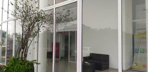 Studio Room At Apartment Aeropolis By Rusdi