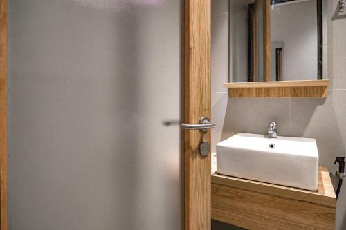 Hostal Three J Residence