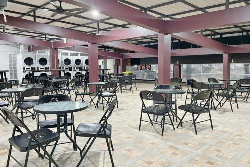 Hotel Oyo 90708 Kbr Home
