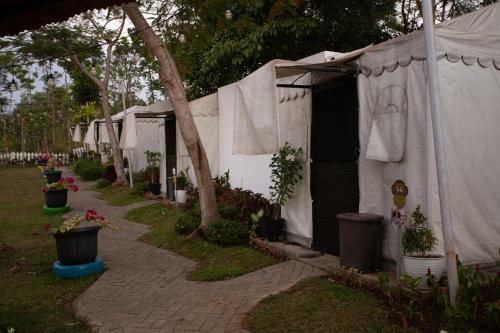 Royal Caravan Trawas Hotel