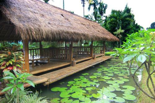 Royal Caravan Trawas Hotel