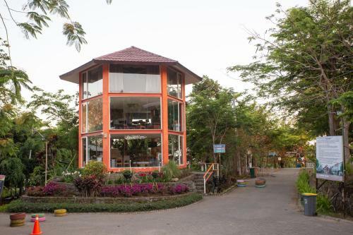 Royal Caravan Trawas Hotel