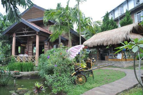 Royal Caravan Trawas Hotel