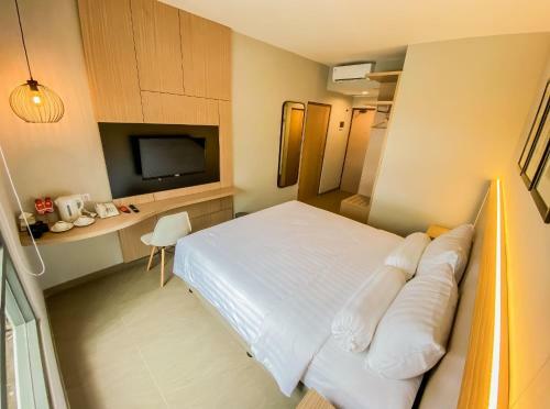 Front One King Hotel Tuban