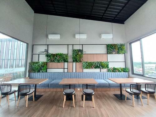Front One King Hotel Tuban