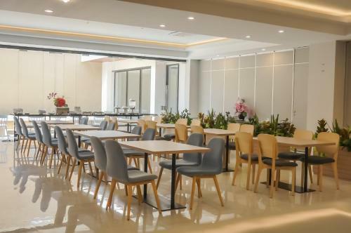Front One King Hotel Tuban