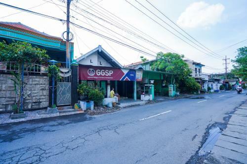 Hotel Oyo Life 3358 Griya Aisyah Residence 2