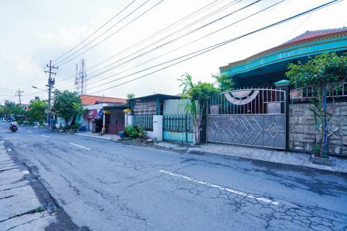 Hotel Oyo Life 3358 Griya Aisyah Residence 2