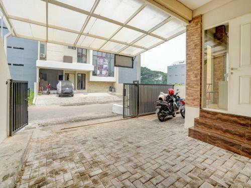 Hotel Oyo 90606 Glass House Citraland