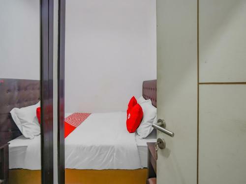 Hotel Spot On 90110 A1 Pakis Argosari