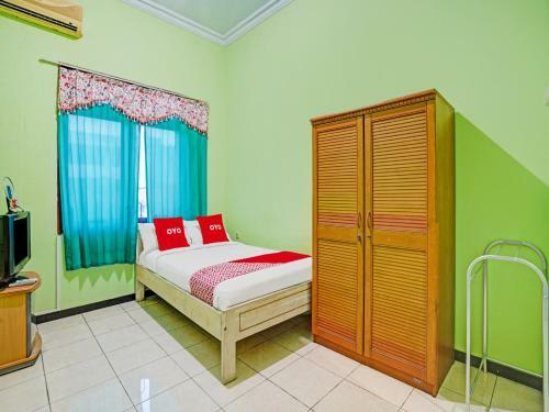 Hotel Oyo 90611 Griya Kutisari V Residence