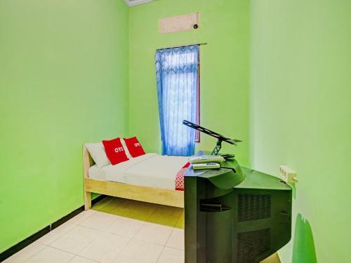 Hotel Oyo 90611 Griya Kutisari V Residence