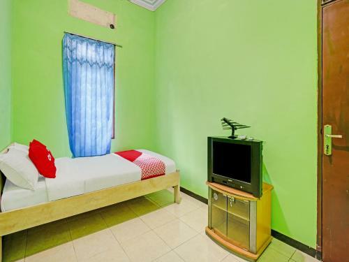 Hotel Oyo 90611 Griya Kutisari V Residence
