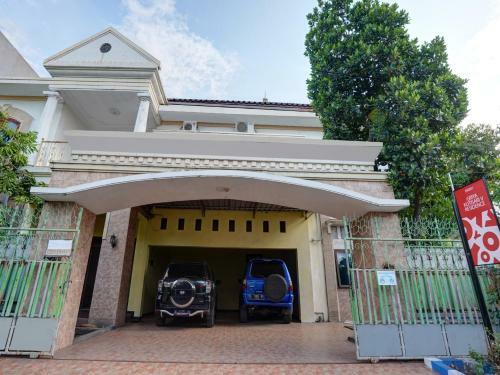 Hotel Oyo 90611 Griya Kutisari V Residence