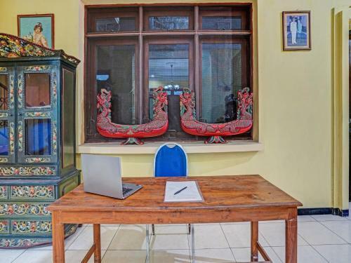 Hotel Oyo 90611 Griya Kutisari V Residence