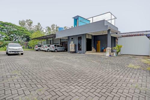 Hotel Oyo 90605 Ketintang Baru 1 Residence