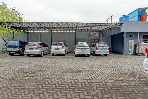 Hotel Oyo 90605 Ketintang Baru 1 Residence