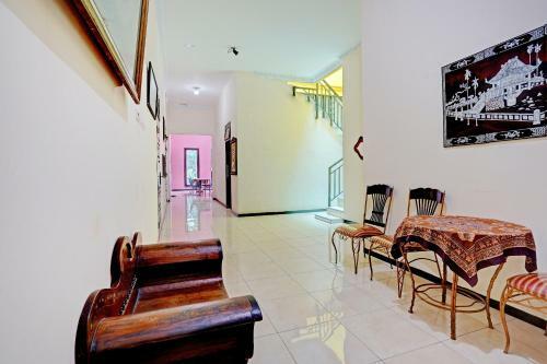 Hotel Oyo 90605 Ketintang Baru 1 Residence