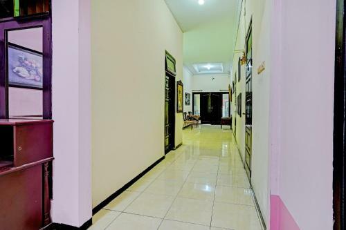 Hotel Oyo 90605 Ketintang Baru 1 Residence