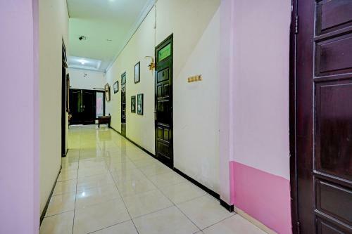 Hotel Oyo 90605 Ketintang Baru 1 Residence