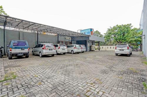 Hotel Oyo 90605 Ketintang Baru 1 Residence
