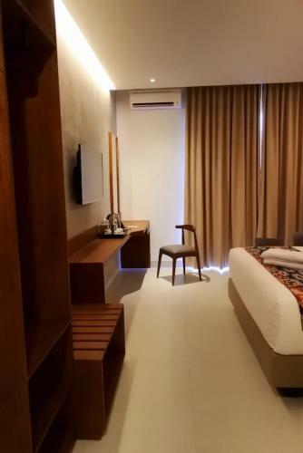 Kambaniru Beach Hotel And Resort