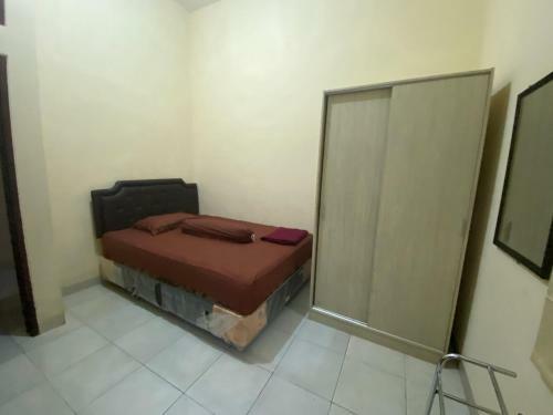 Hotel Vaccinated Staff - Oyo 90548 Kika Homestay
