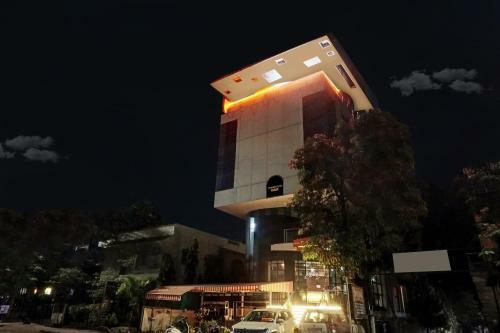 Townhouse Oak Hotel House Khas