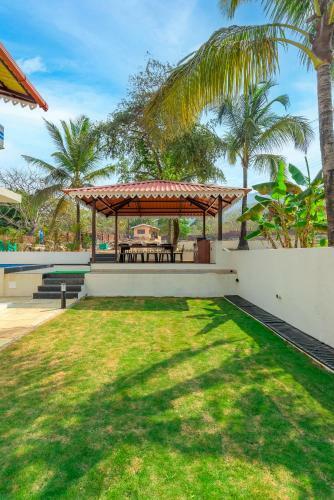 Villa Saffronstays Coral Hues