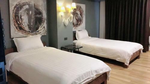 Hotel Diary Suite