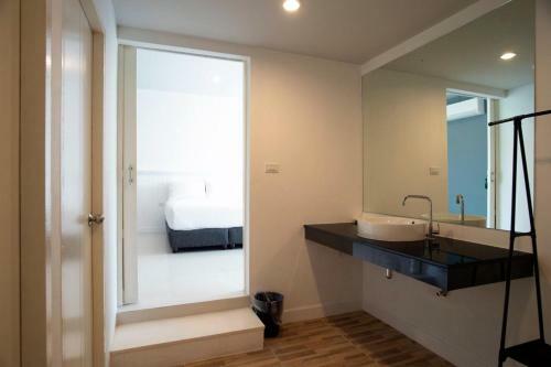 Hotel Bhive