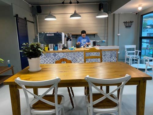 Hostal Grasshopper Bed And Cafe