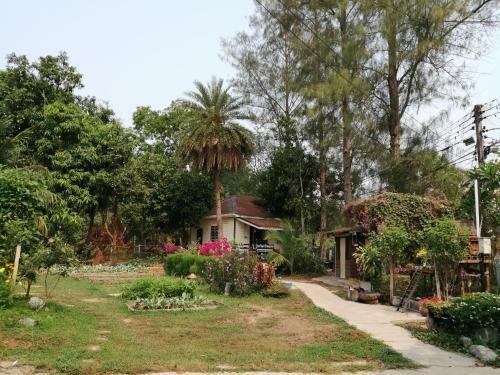 Hostal Wasuthan Garden House