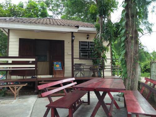 Hostal Wasuthan Garden House