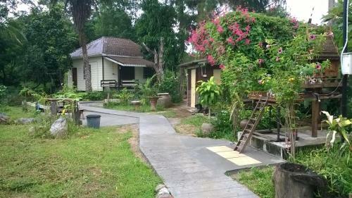 Hostal Wasuthan Garden House