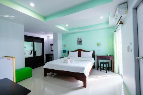 Hotel J Jamroon Place
