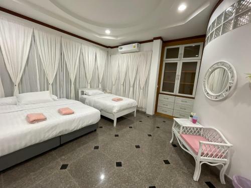 Villa Minimal House Phichit