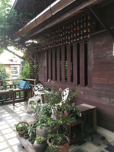 Banban Nannan Library And Guesthome