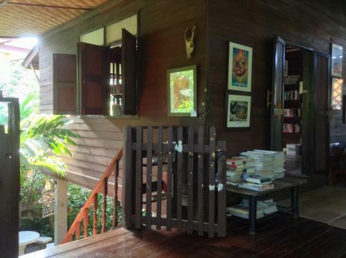 Banban Nannan Library And Guesthome