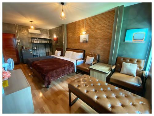 Hostal The One House