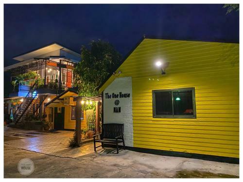 Hostal The One House